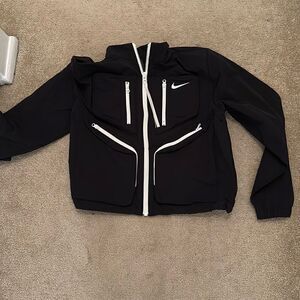 New Nike Small Black/White Windbreaker